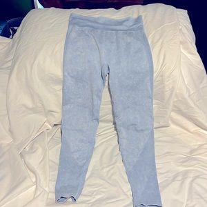 Pink brand leggings size small! I’m excellent condition.